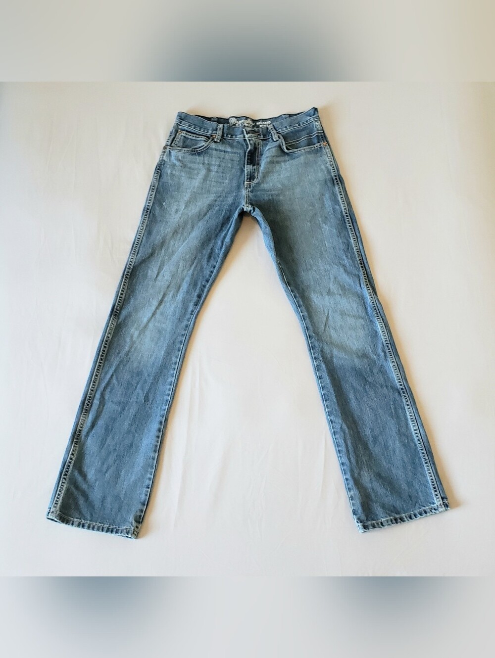 WRANGLER Retro Men's Relaxed Fit Boot Cut Rodeo Jeans (32x36) Blue